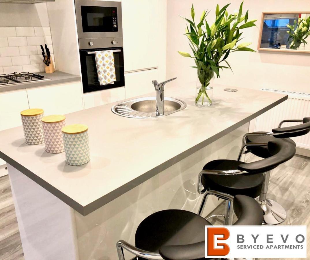 Byevo Almar Villa - Close To City And Airport - Perfect For Contractors Or Large Groups กลาสโกว์ ภายนอก รูปภาพ
