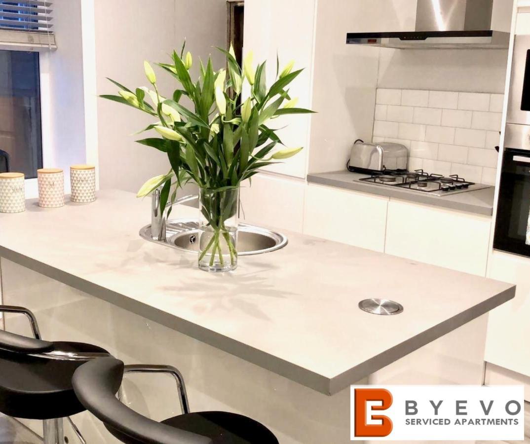 Byevo Almar Villa - Close To City And Airport - Perfect For Contractors Or Large Groups กลาสโกว์ ภายนอก รูปภาพ